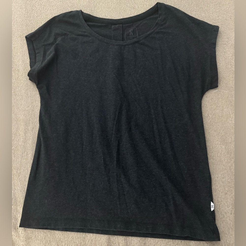 On Cloud T-Shirt Short Sleeve Women's Small Grey Athletic Outdoor Gym Stretch - Picture 1 of 6
